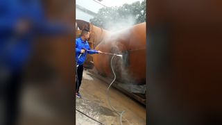 Getto d'acqua ad alta pressione più sabbiatura per rimuovere la ruggine